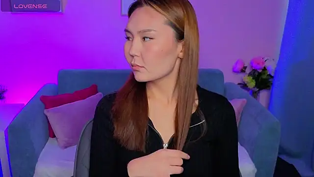 NelliBloomm online show from 09-30-25, 03:17