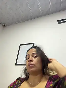 Snapshot of liz_and_thiago chatting on 09-26-25, 08:35 liz and thiago online show from 09-26-25, 08:35