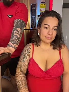 Snapshot of liz_and_thiago chatting on 10-12-25, 01:26 liz and thiago online show from 10-12-25, 01:26