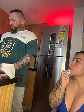 Snapshot of liz_and_thiago chatting on 10-13-25, 01:33 liz and thiago online show from 10-13-25, 01:33