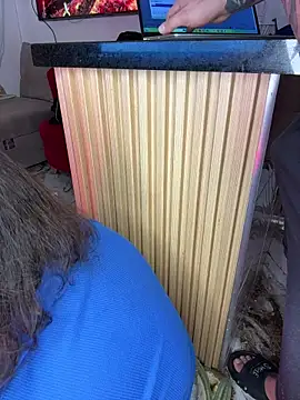 Snapshot of liz_and_thiago chatting on 11-14-25, 12:37 liz and thiago online show from 11-14-25, 12:37