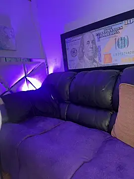 Snapshot of liz_and_thiago chatting on 12-04-25, 01:31 liz and thiago online show from 12-04-25, 01:31