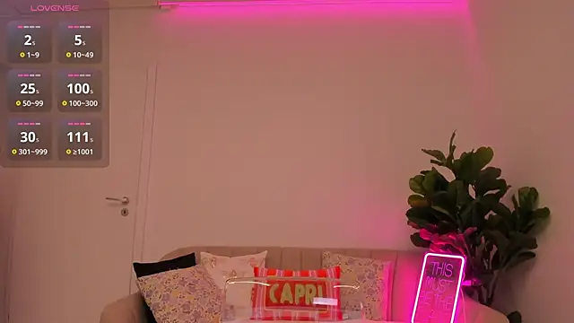 Snapshot of TiaBelle chatting on 10-06-25, 05:21 TiaBelle online show from 10-06-25, 05:21