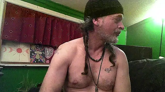 Snapshot of HippieDad333 chatting on 04-09-26, 04:56 HippieDad333 online show from 04-09-26, 04:56