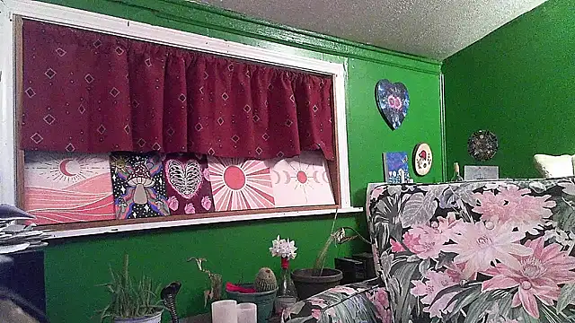 Snapshot of HippieDad333 chatting on 04-23-26, 01:18 HippieDad333 online show from 04-23-26, 01:18