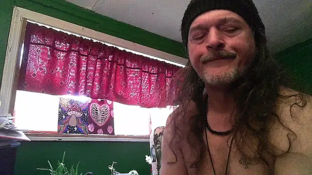 Snapshot of HippieDad333 chatting on 05-01-26, 10:36 HippieDad333 online show from 05-01-26, 10:36