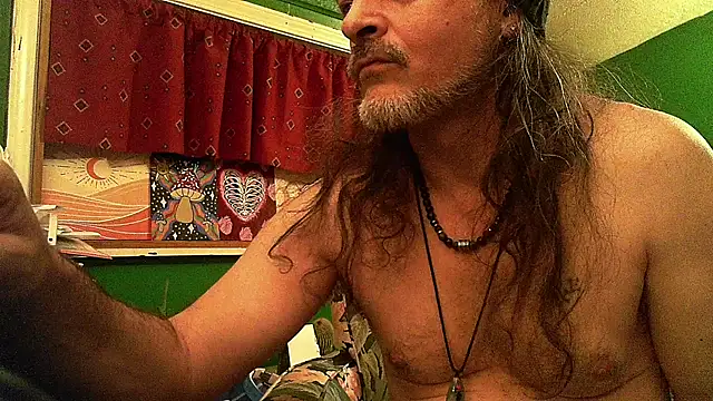 Snapshot of HippieDad333 chatting on 05-04-26, 09:05 HippieDad333 online show from 05-04-26, 09:05