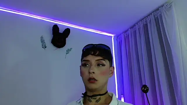 Snapshot of David_Fox01 chatting on 09-25-25, 03:32 David Fox01 online show from 09-25-25, 03:32