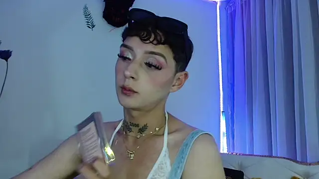 Snapshot of David_Fox01 chatting on 10-01-25, 03:23 David Fox01 online show from 10-01-25, 03:23