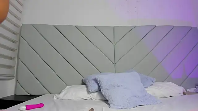 ariana cossio online show from 10-16-25, 02:34