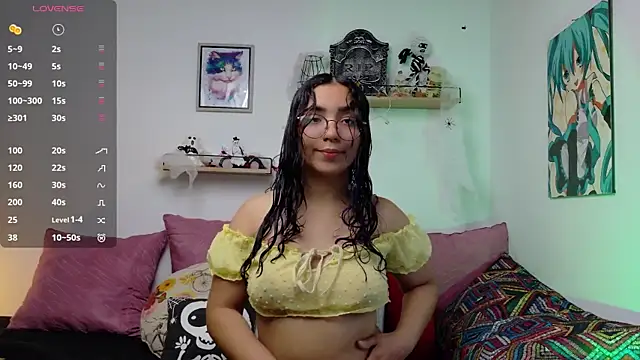 Snapshot of LucyDerby chatting on 10-27-25, 11:31 LucyDerby online show from 10-27-25, 11:31