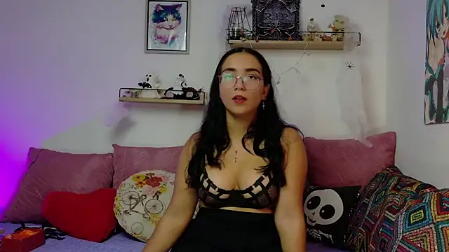 Snapshot of LucyDerby chatting on 11-11-25, 10:32 LucyDerby online show from 11-11-25, 10:32