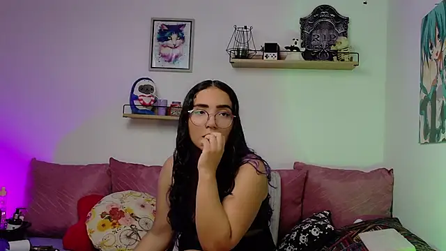 Snapshot of LucyDerby chatting on 11-22-25, 01:48 LucyDerby online show from 11-22-25, 01:48