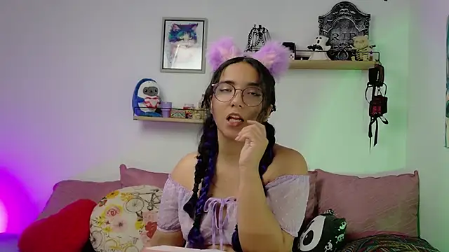 Snapshot of LucyDerby chatting on 12-02-25, 02:06 LucyDerby online show from 12-02-25, 02:06