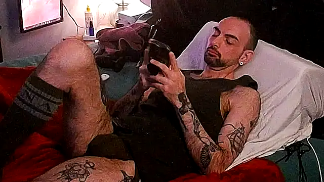 hungbot online show from 12-16-25, 05:56