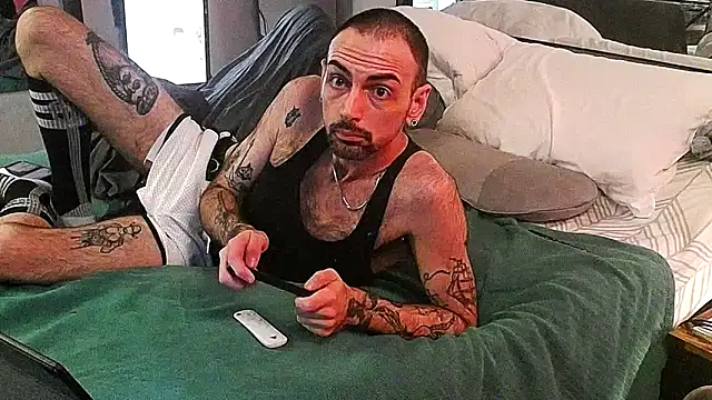 Snapshot of hungbot chatting on 12-18-25, 07:58 hungbot online show from 12-18-25, 07:58