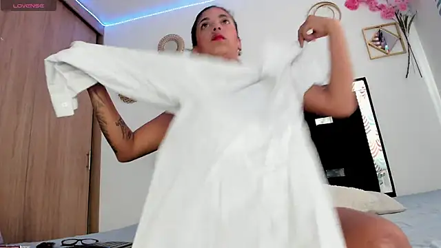 Snapshot of Tammysanz chatting on 01-09-26, 12:52 Tammysanz online show from 01-09-26, 12:52