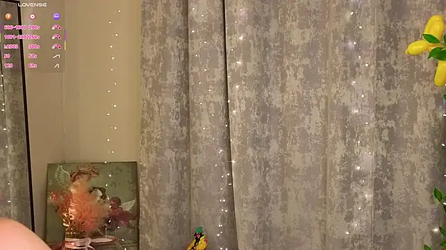 Snapshot of LunaraRada chatting on 02-01-26, 06:06 LunaraRada online show from 02-01-26, 06:06