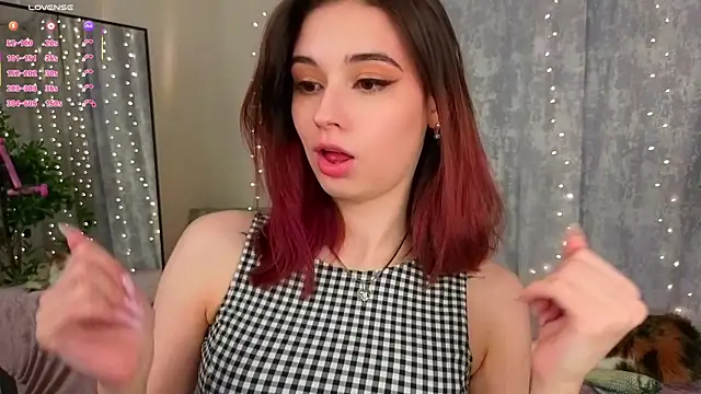 Snapshot of LunaraRada chatting on 02-09-26, 07:07 LunaraRada online show from 02-09-26, 07:07