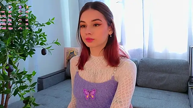 Snapshot of LunaraRada chatting on 03-20-26, 09:14 LunaraRada online show from 03-20-26, 09:14