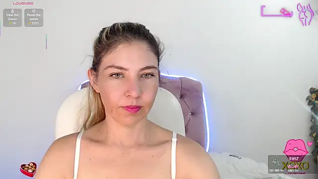 Snapshot of vanessa_21__ chatting on 10-06-25, 08:39 vanessa 21   online show from 10-06-25, 08:39