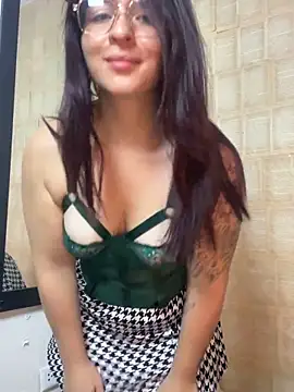 Snapshot of came_lia1 chatting on 09-28-25, 05:02 came lia1 online show from 09-28-25, 05:02