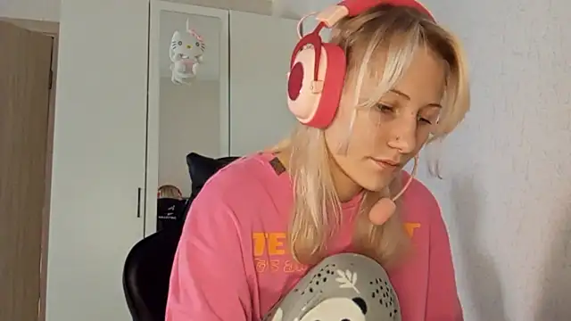 KandaceMassanelli online show from 10-11-25, 08:24