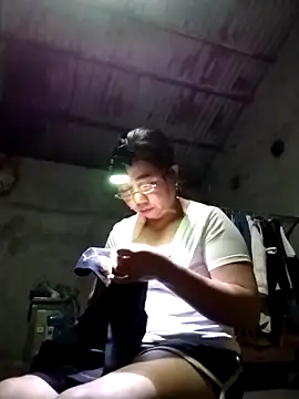Snapshot of ttmxuxu chatting on 10-10-25, 01:43 ttmxuxu online show from 10-10-25, 01:43