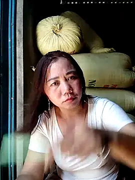 Snapshot of ttmxuxu chatting on 10-12-25, 04:00 ttmxuxu online show from 10-12-25, 04:00