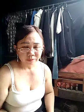 Snapshot of ttmxuxu chatting on 10-15-25, 03:39 ttmxuxu online show from 10-15-25, 03:39
