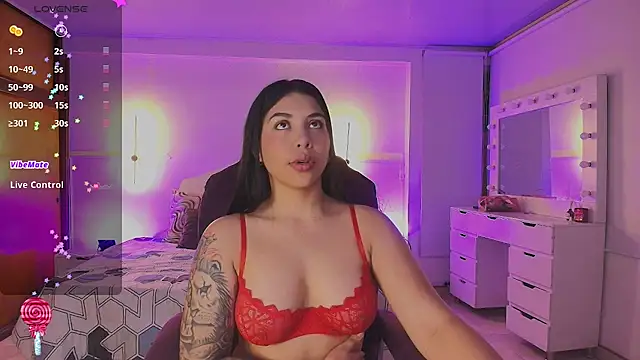 Snapshot of kloe28 chatting on 05-27-26, 03:36 kloe28 online show from 05-27-26, 03:36