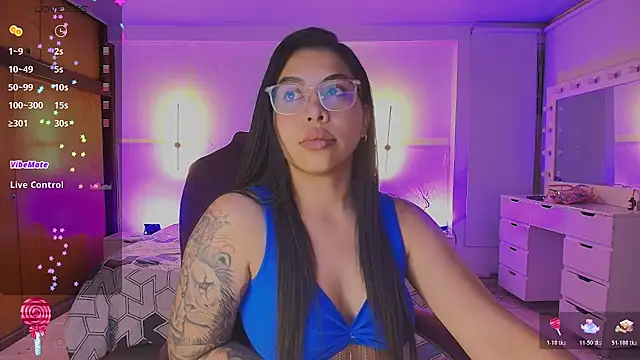 Snapshot of kloe28 chatting on 06-04-26, 03:34 kloe28 online show from 06-04-26, 03:34