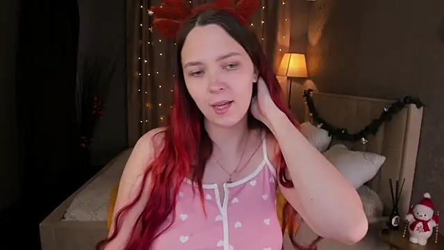 Monica  Queen online show from 11-28-25, 05:32