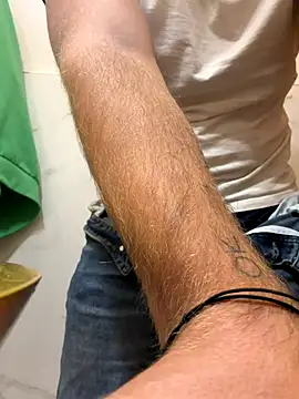 Snapshot of Italianofirenze chatting on 10-04-25, 09:24 Italianofirenze online show from 10-04-25, 09:24