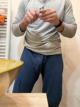 Snapshot of Italianofirenze chatting on 10-14-25, 09:15 Italianofirenze online show from 10-14-25, 09:15