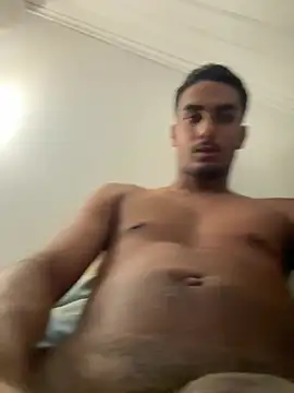 Snapshot of Aaroncornelius chatting on 03-17-26, 07:39 Aaroncornelius online show from 03-17-26, 07:39