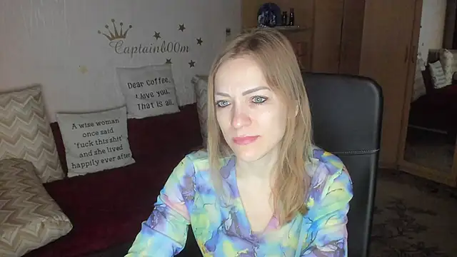 Tiffany Bates online show from 10-26-25, 03:34