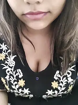 Snapshot of Miss_Rose__ chatting on 11-25-25, 01:05 Miss Rose online show from 11-25-25, 01:05