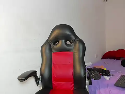 Snapshot of vanelope_smith chatting on 10-03-25, 10:51 vanelope smith online show from 10-03-25, 10:51