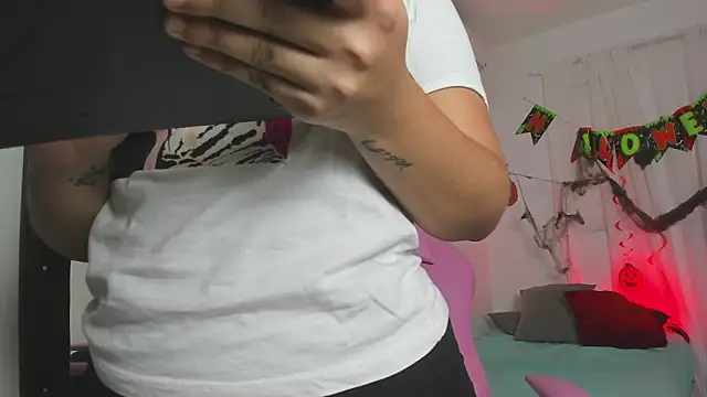 Snapshot of vanelope_smith chatting on 10-19-25, 03:56 vanelope smith online show from 10-19-25, 03:56