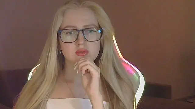 Xylenora online show from 10-24-25, 10:44
