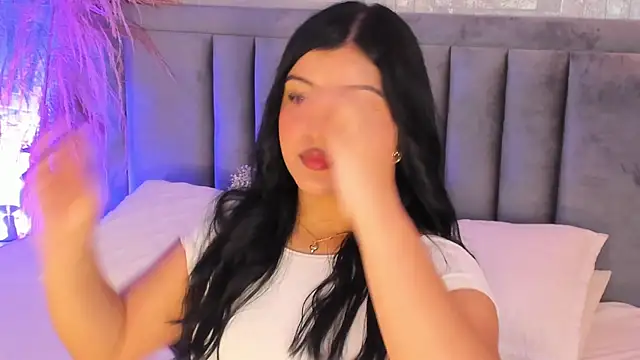 EmmaBlossom online show from 11-30-25, 04:55