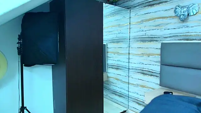 Lovers 21 online show from 11-08-25, 02:45