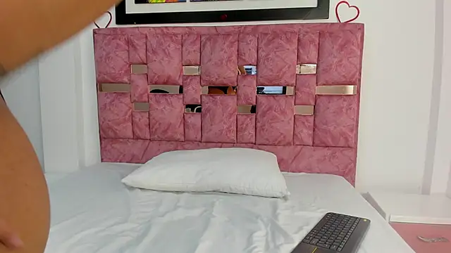 Snapshot of abella_lov chatting on 10-16-25, 12:17 abella lov online show from 10-16-25, 12:17