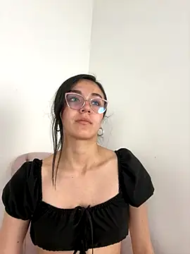 Snapshot of Liaa_sr chatting on 10-13-25, 06:41 Liaa sr online show from 10-13-25, 06:41
