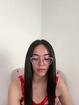 Snapshot of Liaa_sr chatting on 10-15-25, 07:25 Liaa sr online show from 10-15-25, 07:25