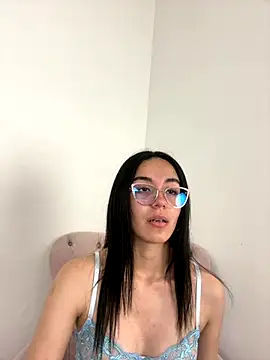 Snapshot of Liaa_sr chatting on 10-16-25, 07:37 Liaa sr online show from 10-16-25, 07:37