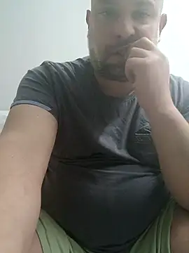 Snapshot of CristalDad chatting on 10-03-25, 11:57 CristalDad online show from 10-03-25, 11:57