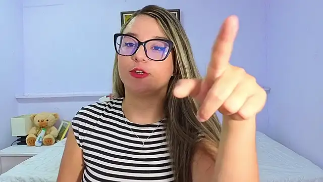 Snapshot of katiaa_lovv chatting on 10-10-25, 12:04 katiaa lovv online show from 10-10-25, 12:04