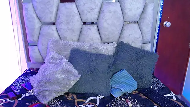 AnalyMilles online show from 12-04-25, 12:20